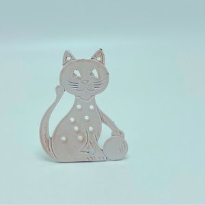 Torino Pink Metal Cat Earring Holder